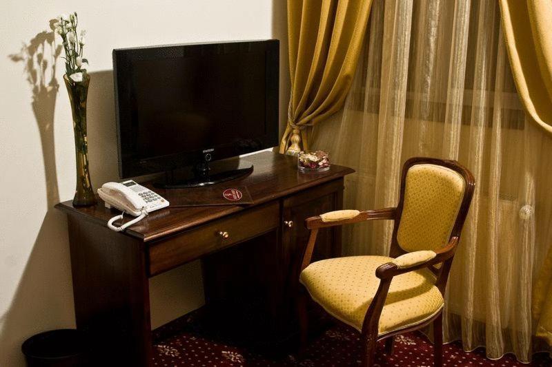 Hotel Maryo 普洛耶什蒂 外观 照片